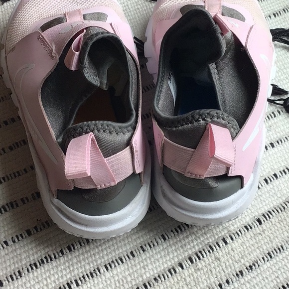 Girls NIKE slip on shoes - Picture 4 of 5